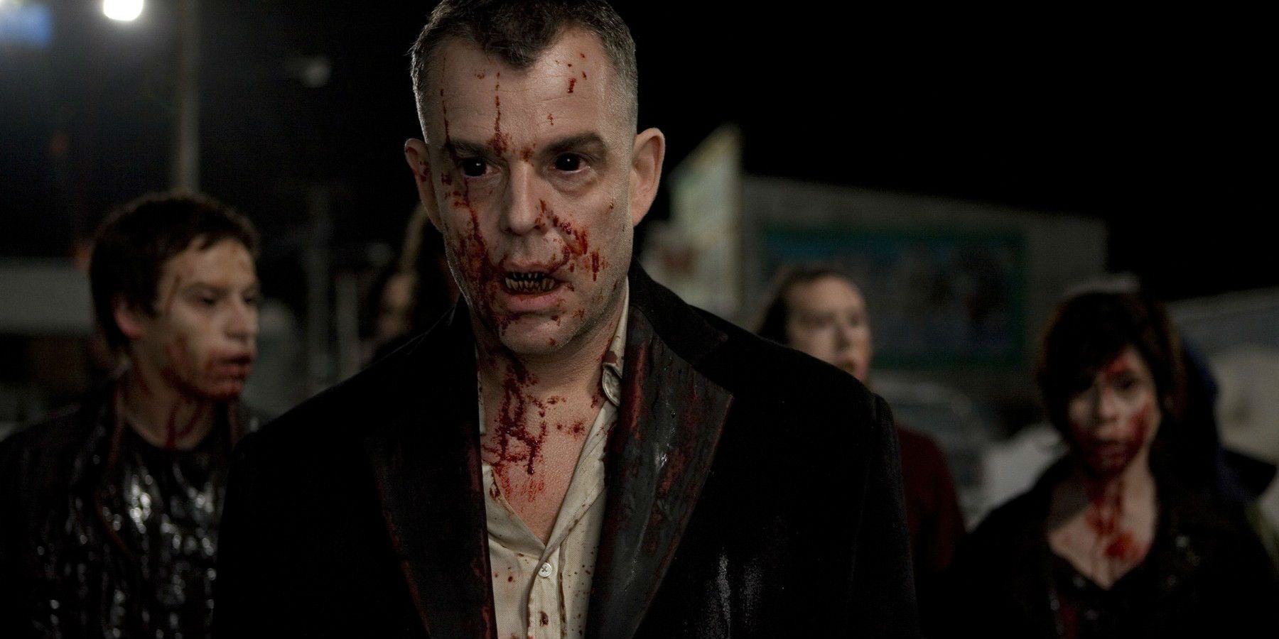 Um bando de vampiros persegue a cidade de 30 Days of Night