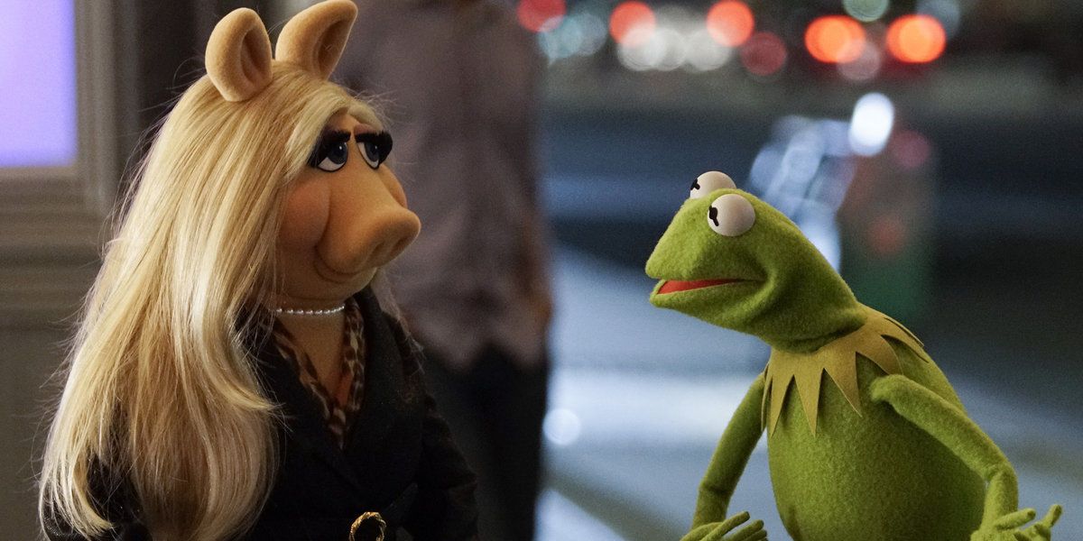 ABC's The Muppets Premiere Kermit Miss Piggy
