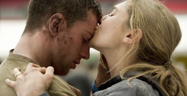 Aaron Taylor-Johnson and Elizabeth Olsen in 'Godzilla'