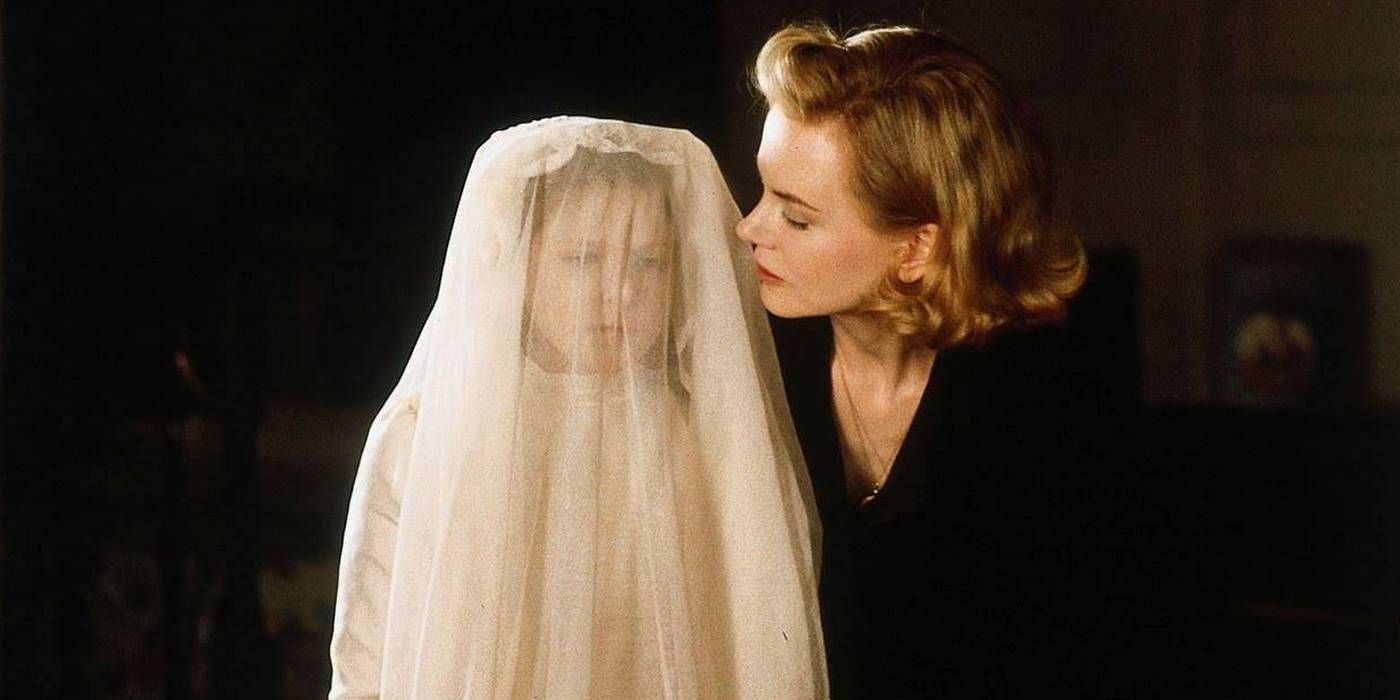 Alakina Mann and Nicole Kidman in The Others.