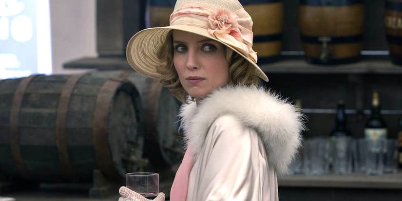 Grace meets Polly in the streets of Birmingham in Peaky Blinders