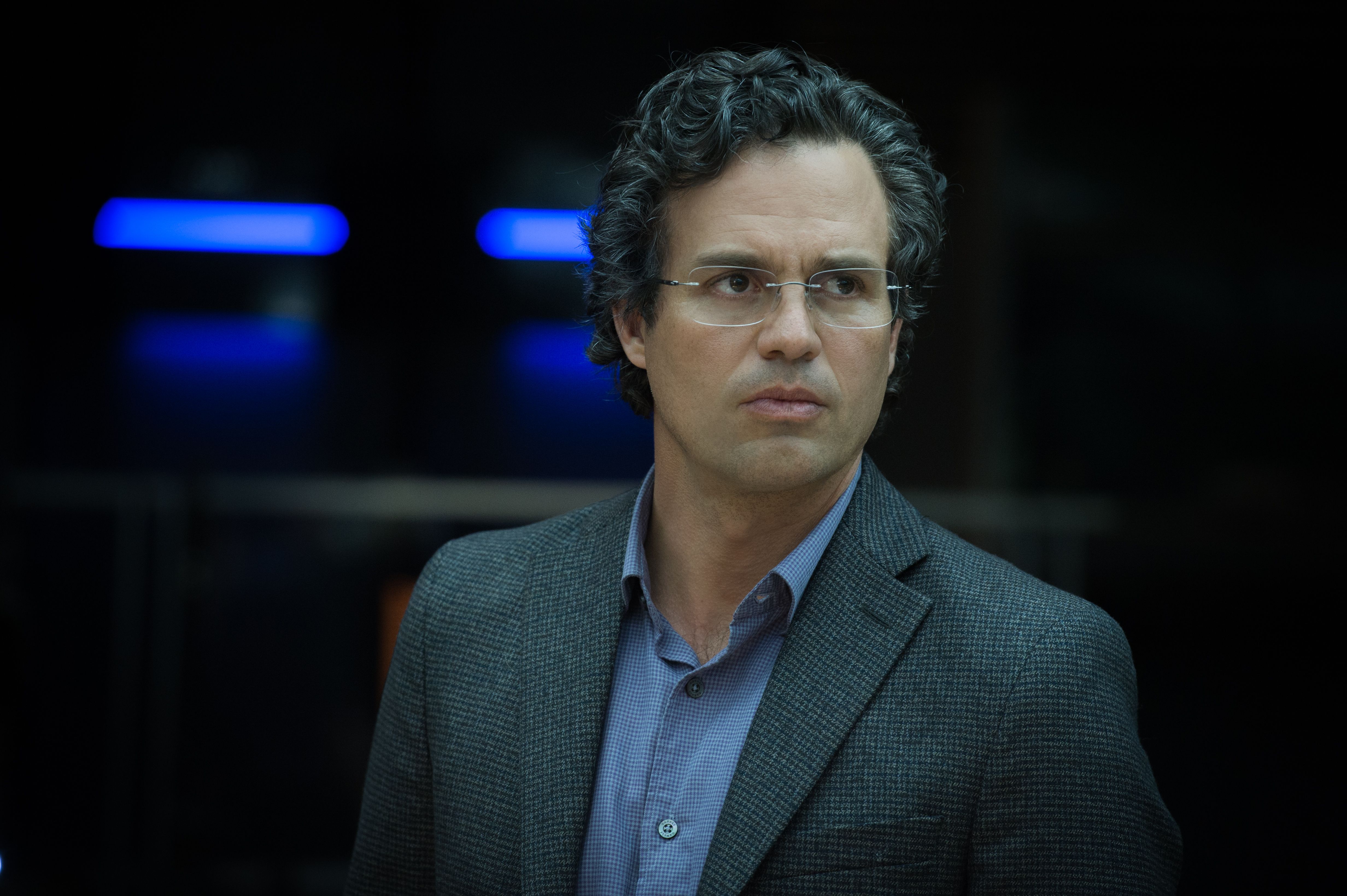 Avengers 2 Age of Ultron HD Still - Bruce Banner at Party