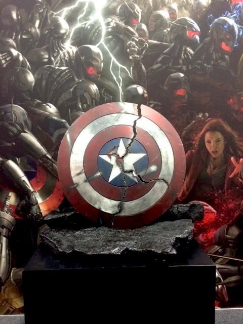 Avengers 2 - Captain America cracked shield