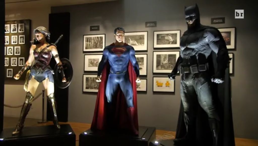 Batman V Superman Photos Man of Steel Dark Knight & Wonder Woman Costumes
