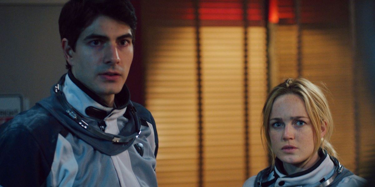 Brandon Routh and Caity Lotz in 400 Days
