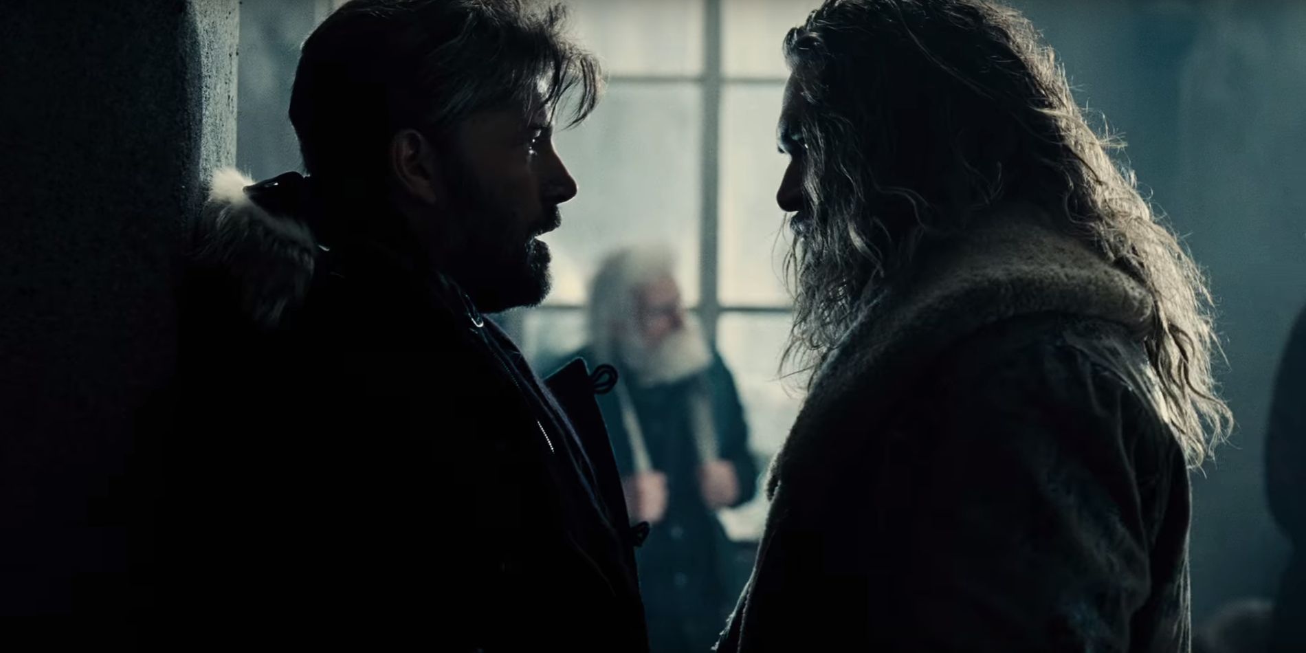 Bruce Wayne meets Aquaman in the Justice League trailer