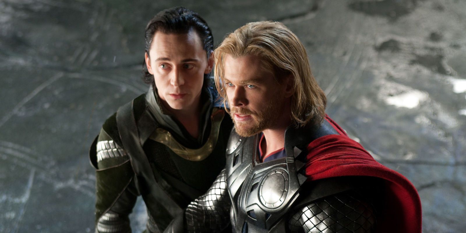 Chris Hemsworth comme Thor et Tom Hiddleston comme Loki