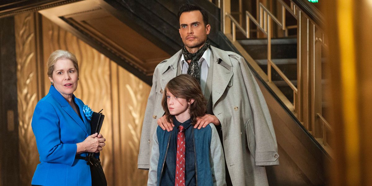 Christine Estabrook as Marcy, Cheyenne Jackson as Will Drake, Lyric Lennon as Lachlan Drake in American Horror Story Hotel Episode 1