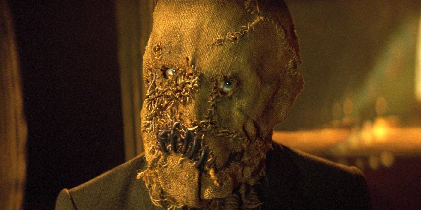 Cillian Murphy as the Scarecrow wearing his mask in Batman Begins