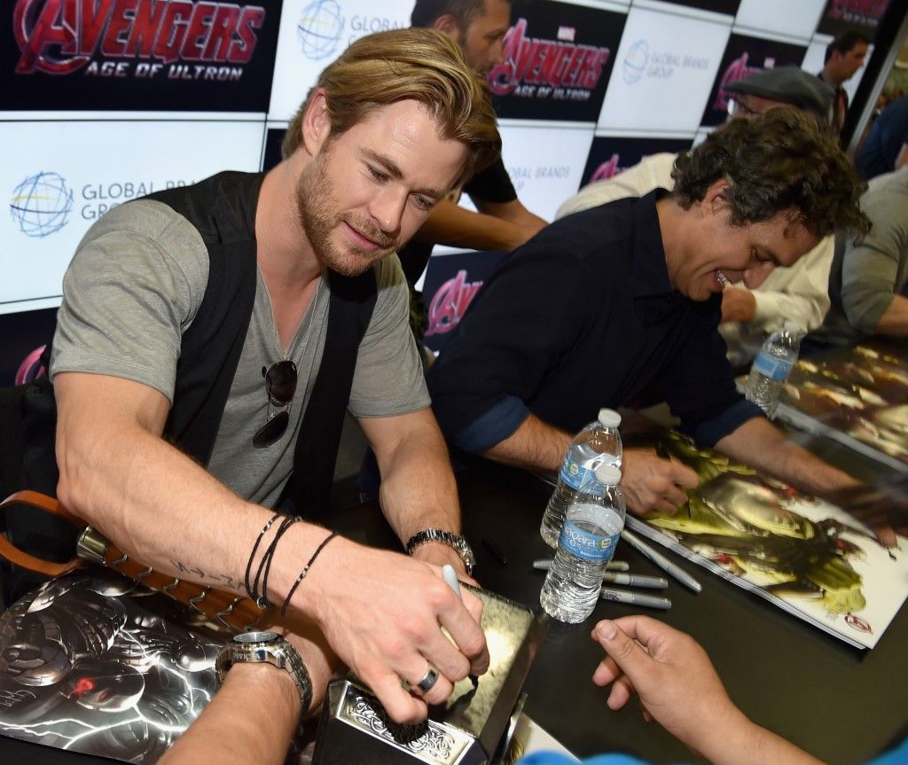 Chris Hemsworth &amp; Mark Ruffalo at Marvel's &quot;Avengers: Age Of Ultron&quot; Booth Signing During Comic-Con International 2014
