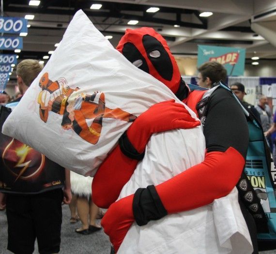 Comic Con 2014 Cosplay - Deadpool with pillow