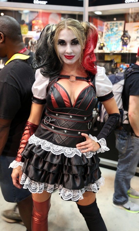 Comic Con 2014 Cosplay - Harley Quinn black suit