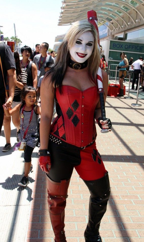 Comic Con 2014 Cosplay - Harley Quinn red suit
