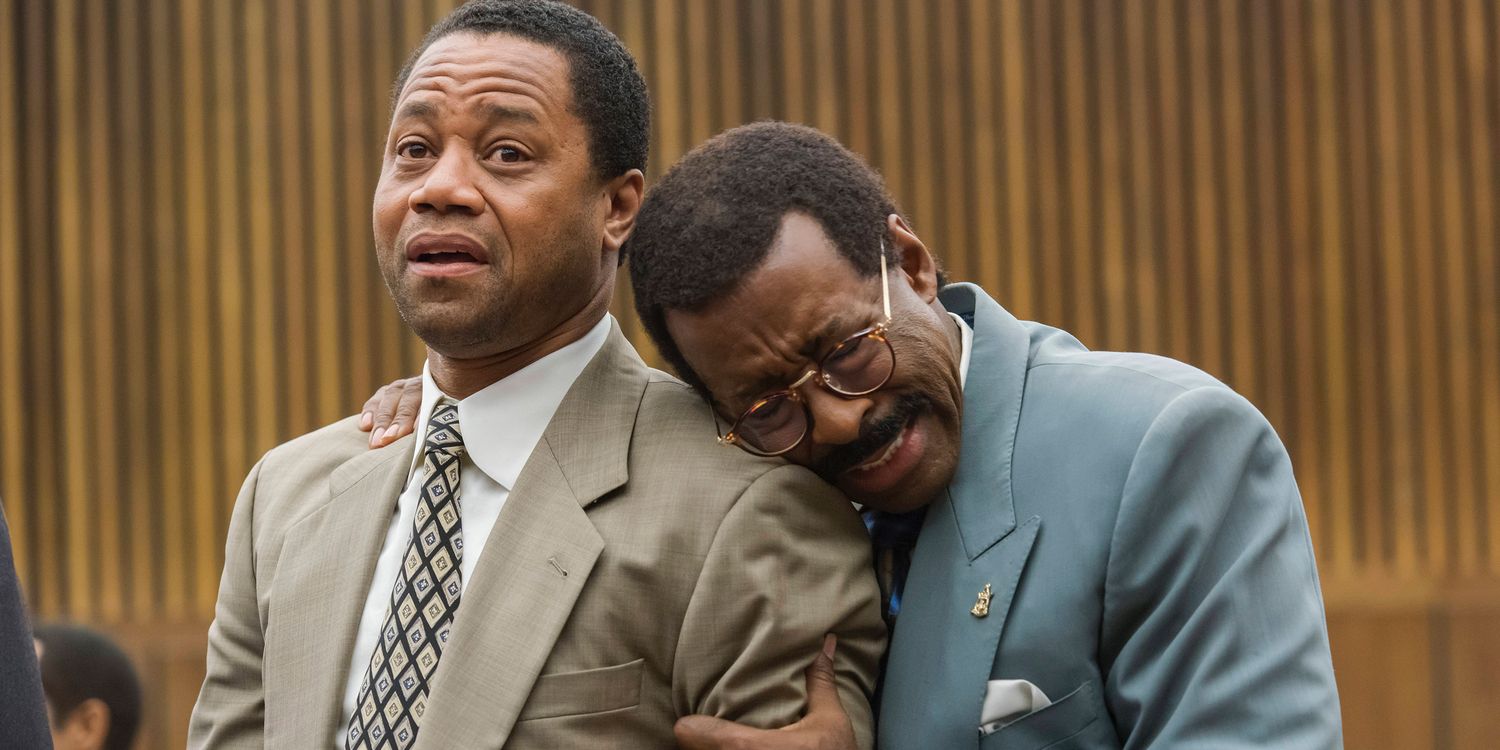 O.J. And Johnnie hold each other in court in The People v. OJ Simpson episode 10