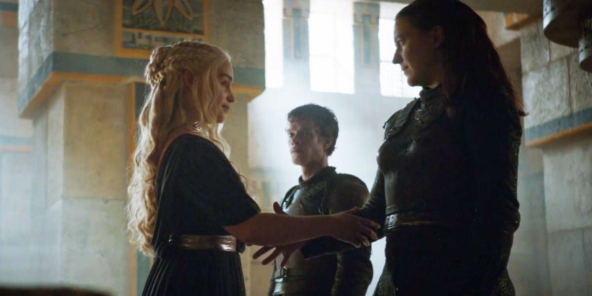 Daenerys and Yara shake hands in Game of Thrones