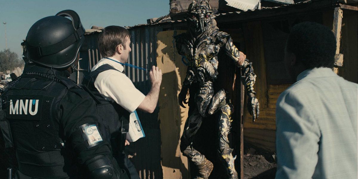 A prawn and Wikus in District 9