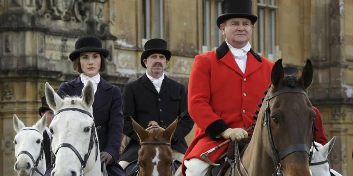 Mary and Robert Crawley on horses in Downton Abbey