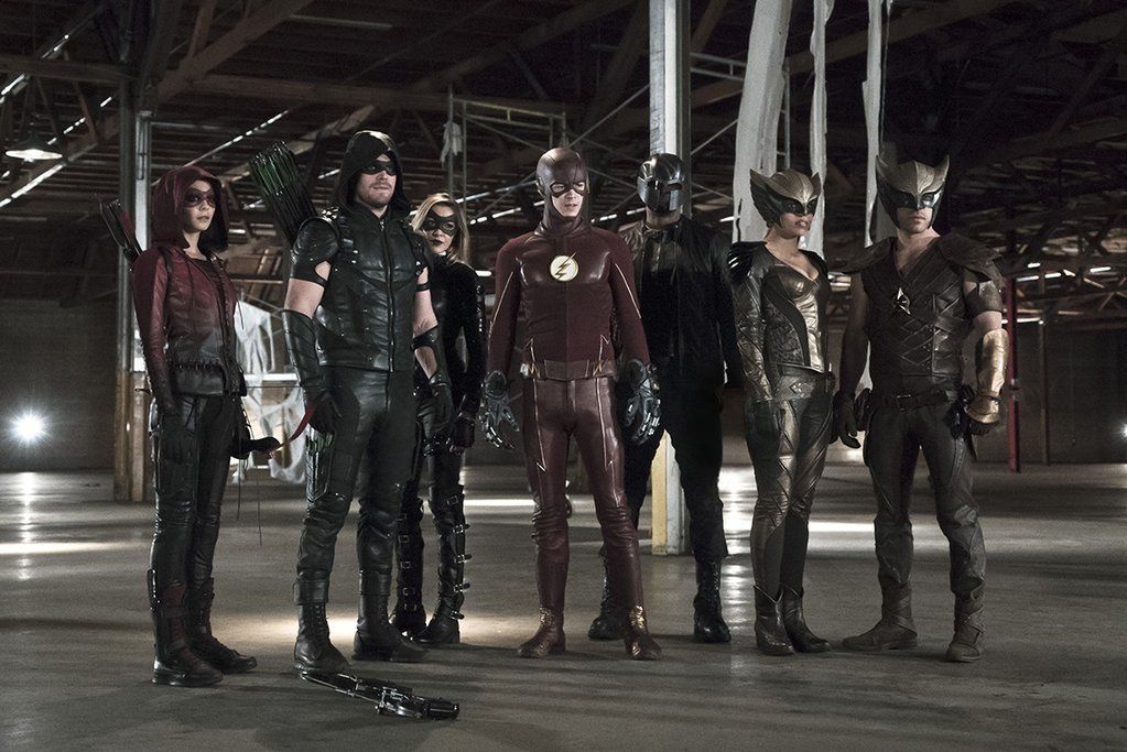 First Look Arrow Flash Crossover Superhero Team