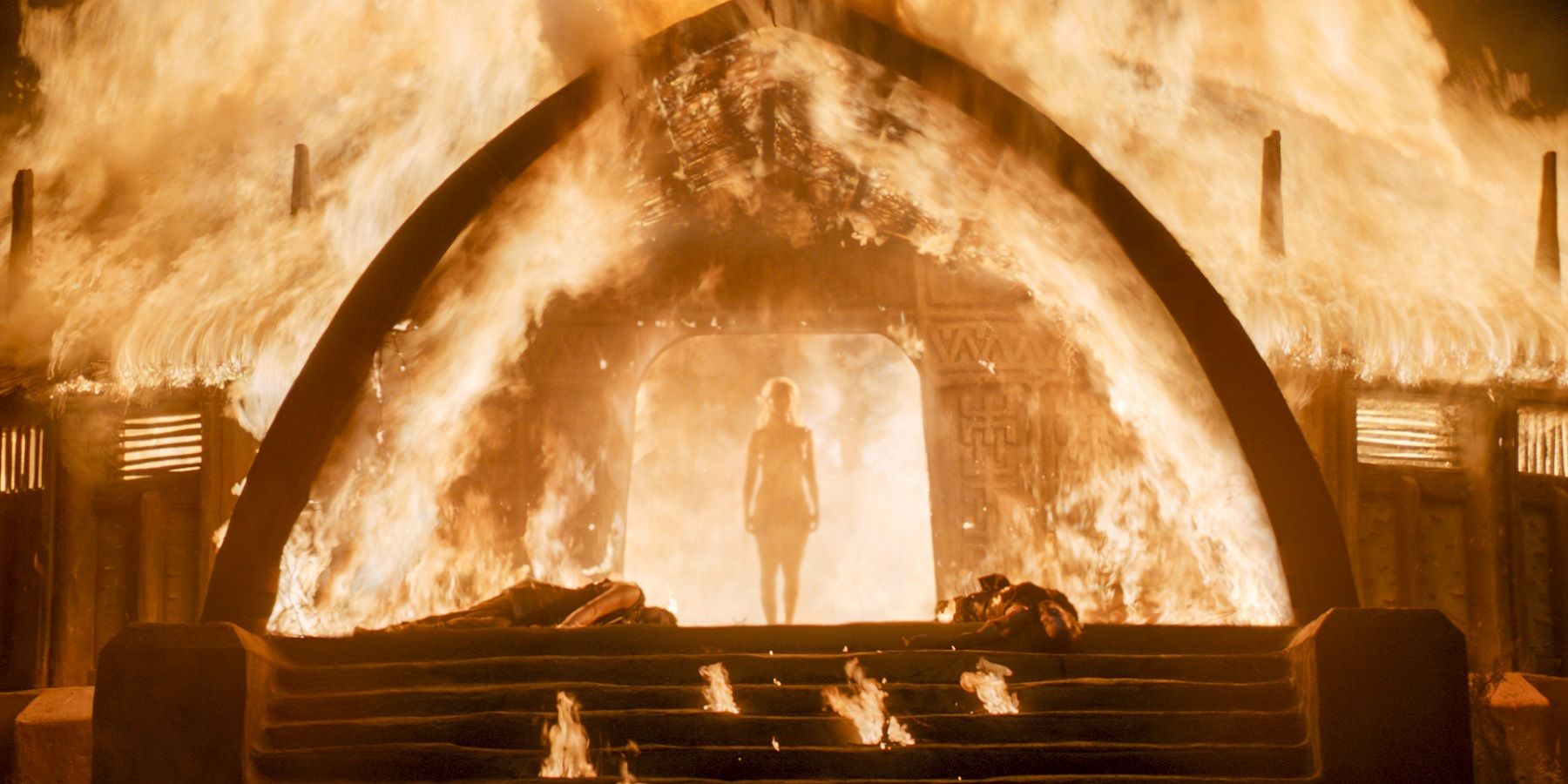 Game of Thrones - Daenerys Targaryen in the flames