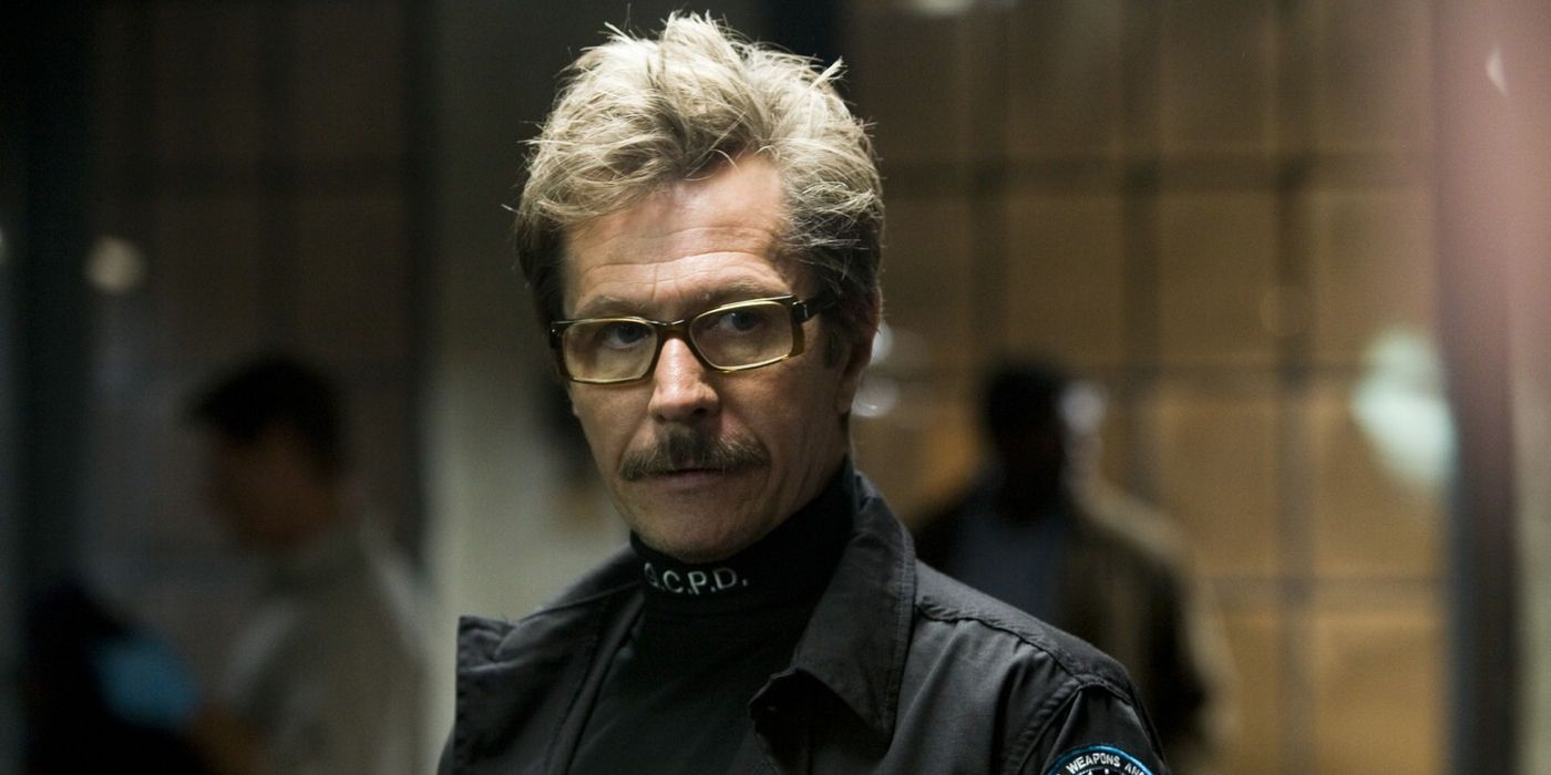 Gary Oldman como Comissário Gordon em O Cavaleiro das Trevas