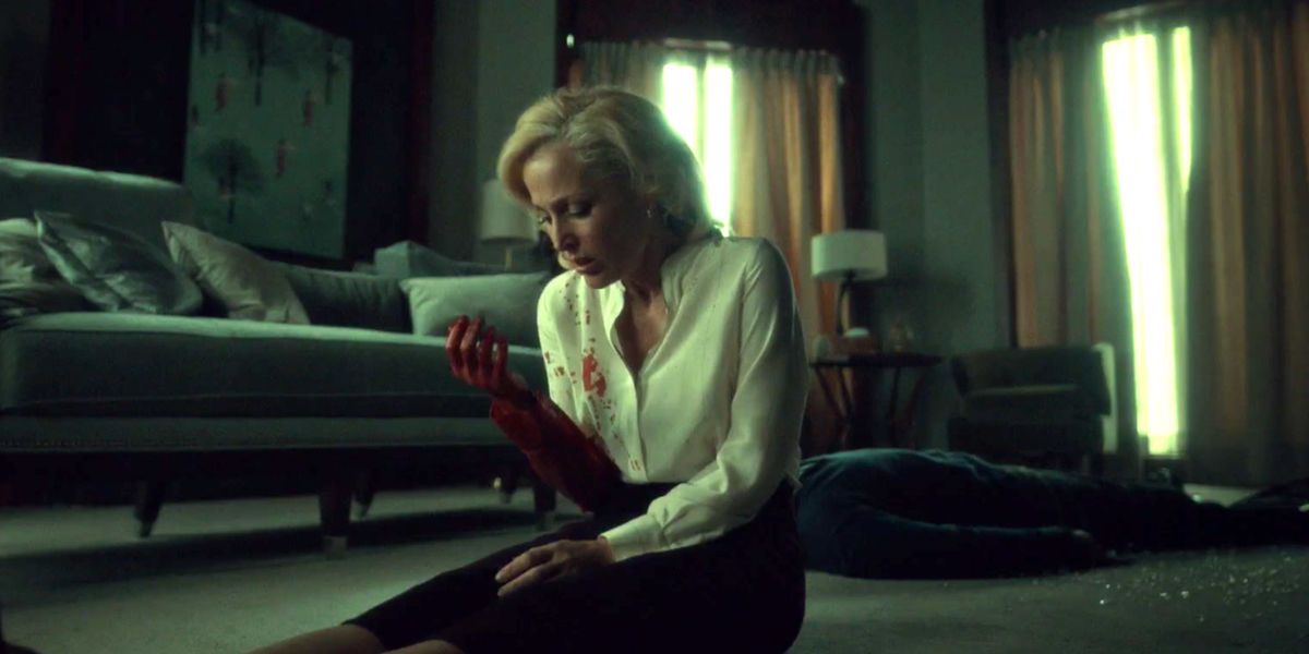 Gillian Anderson Bloody Hand in Hannibal Season 3 Episode 1
