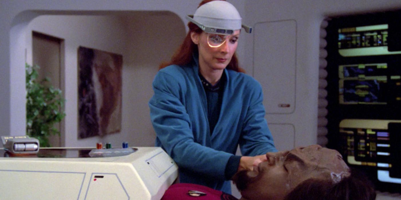 Google Glass Style Device on Star Trek