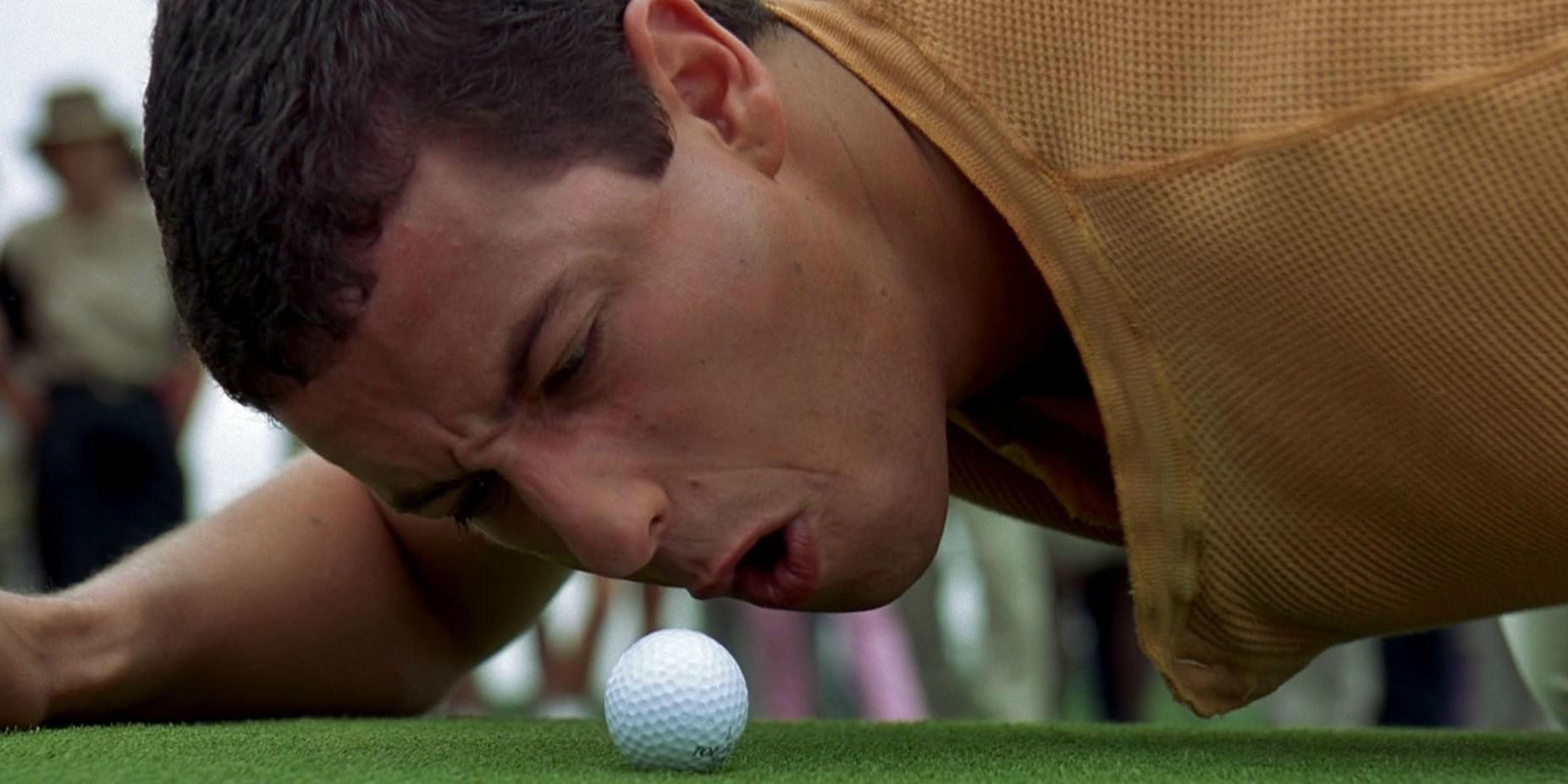 Adam Sandler gritándole a una pelota de golf en Happy Gilmore