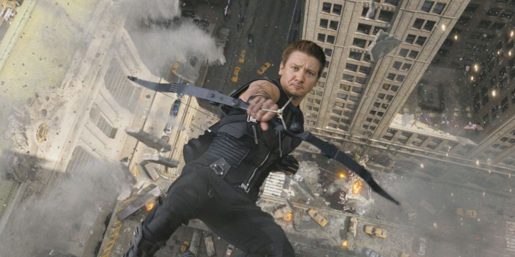Gavião Arqueiro caindo nos Vingadores