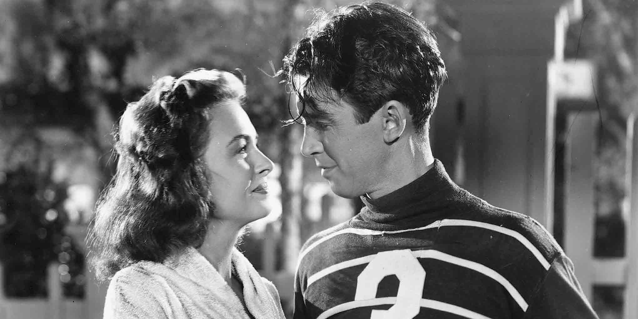 It's a Wonderful Life (1946) Directed by Frank Capra Shown from left: Donna Reed, James Stewart