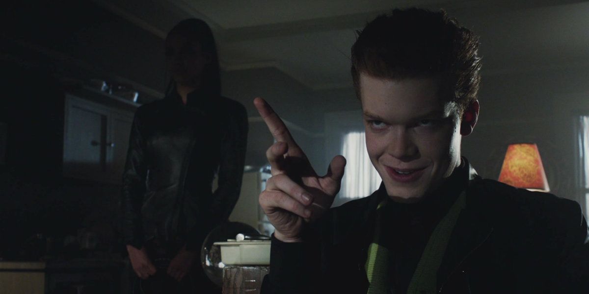 Jessica Lucas and Cameron Monaghan in Gotham