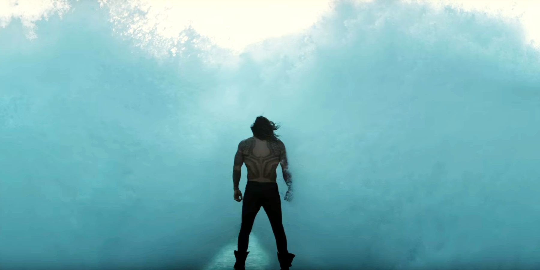 Justice League Trailer Aquaman Back Waves