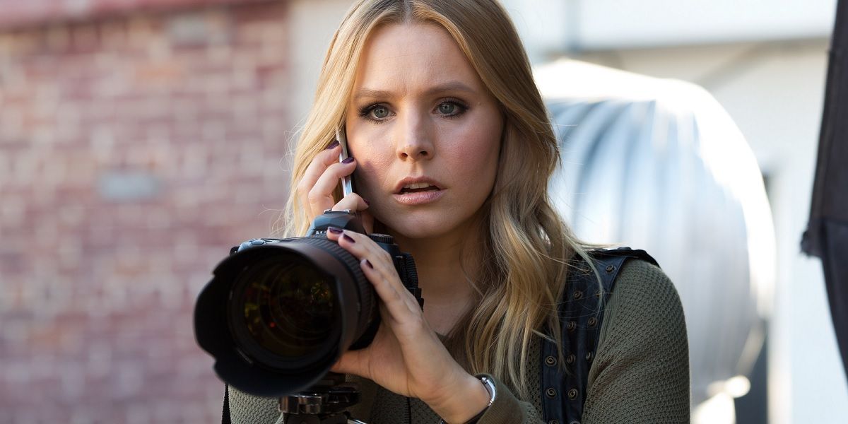 Kristen Bell as Veronica Mars with camera