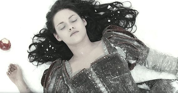 ‘Snow White and the Huntsman’ & ‘Dark Shadows’ TV Spots, Featurette [Update]