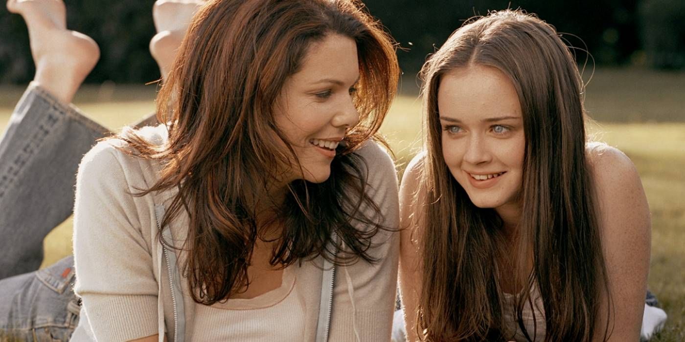 Lauren Graham and Alexis Bledel as Lorelai and Rory in Gilmore Girls
