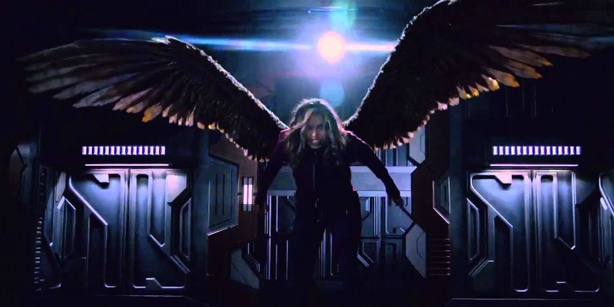 Kendra uses her wings on Legends of Tomorrow