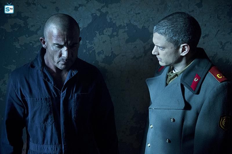 Legends of Tomorrow Dominic Purcell and Wentworth Miller as Leonard Snart in Fail Safe