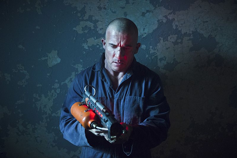 Legends of Tomorrow Dominic Purcell as Mick Rory_Heat Wave With Heat Gun