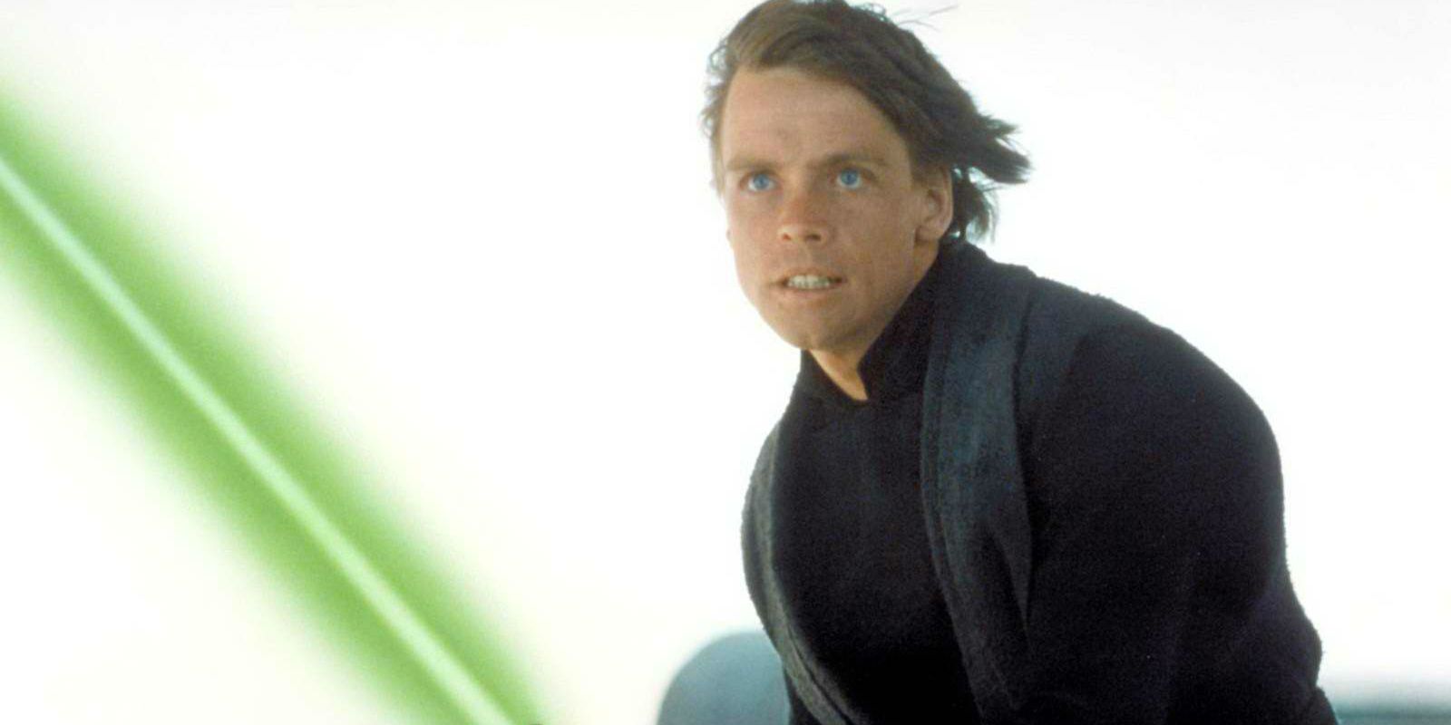 Luke Skywalker Wields His Green Lightsaber in Return of the Jedi