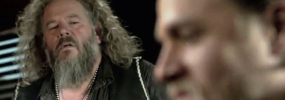 Mark Boone Junior and Charlie Hunnam in Sons of Anarchy Darthy