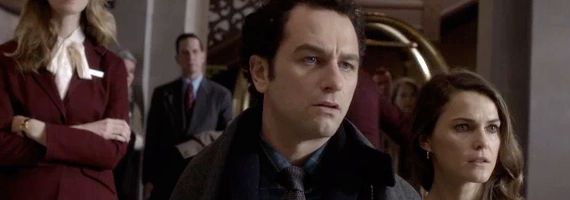 Matthew Rhys and Keri Russel lin The Americans In Control