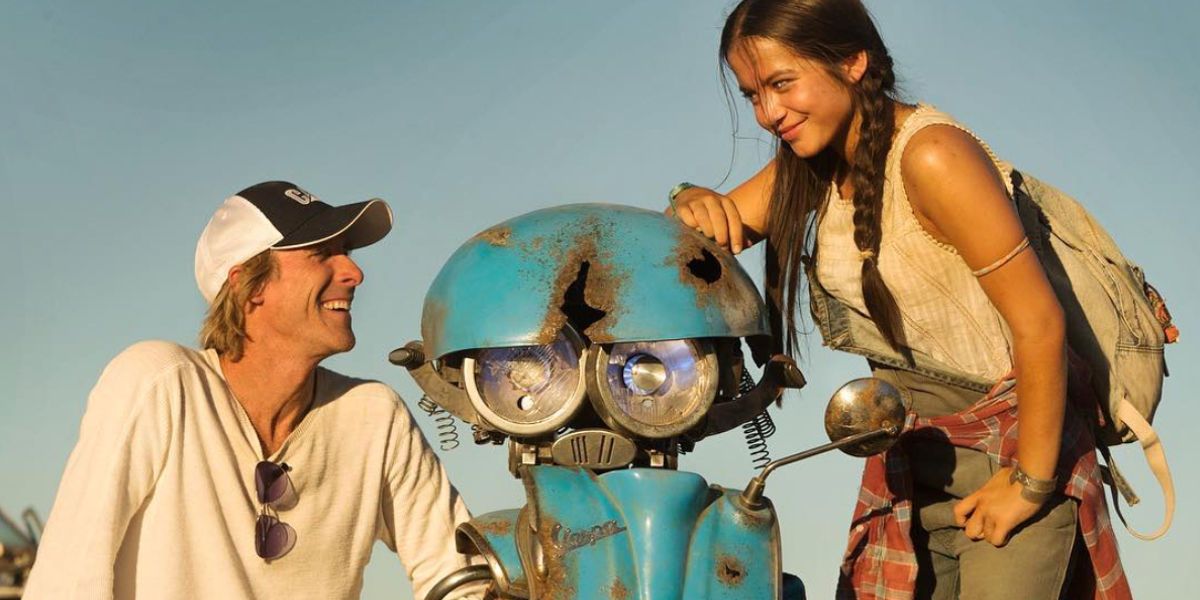 Michael Bay Isabela Moner and Squeeks Transformers