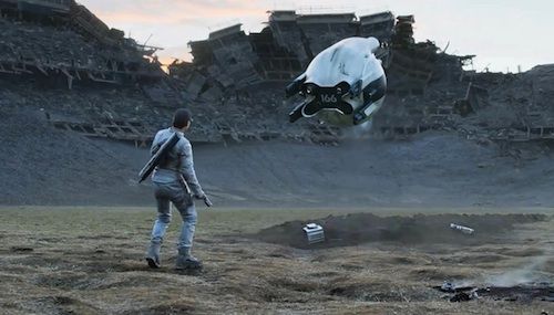 Jack Harper (Tom Cruise) and Drone 166 in 'Oblivion'