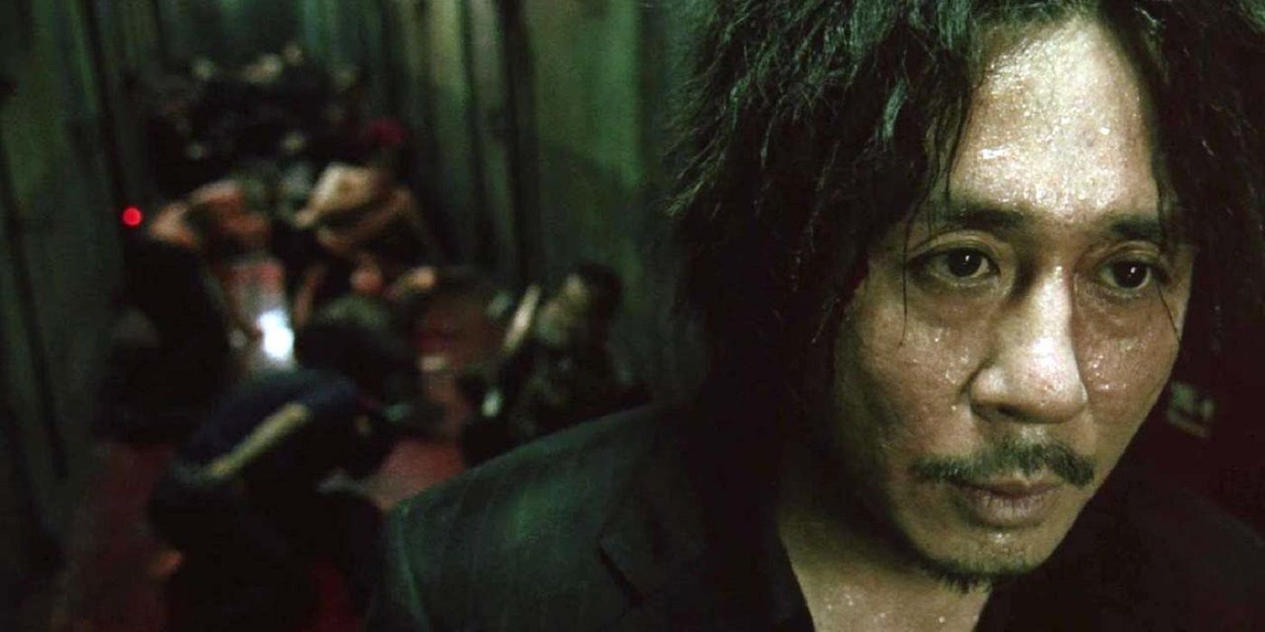 Dae-sun Oh during the hallway fight scene in Oldboy.