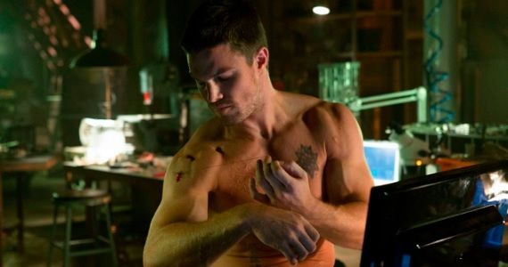 Stephen Amell as Oliver Queen - DIY First Aid in 'Arrow'