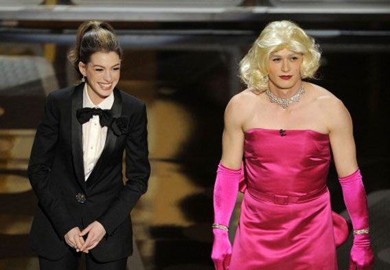 Oscars 2011 Anne hathaway james franco drag