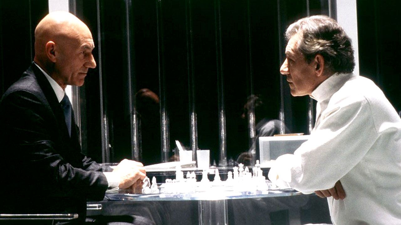 Patrick Stewart (Professor X) and Ian McKellen (Magneto) play chess in X-Men movie