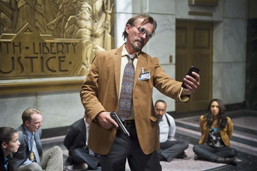 Robert Knepper Takes Hostages as Clock King on The Flash