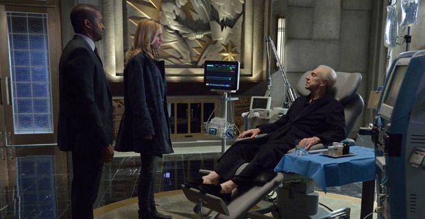 Roger Cross, Ruta Gedmintas and Jonathan Hyde in The Strain, Episode 10