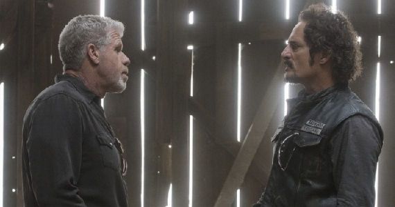 Ron Perlman and Kim Coates in Sons of Anarchy Darthy