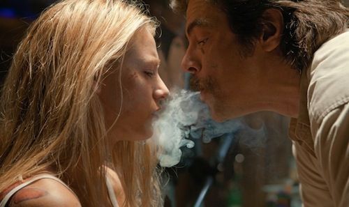 Blake Lively 'smoking' with Benicio Del Toro in 'Savages'